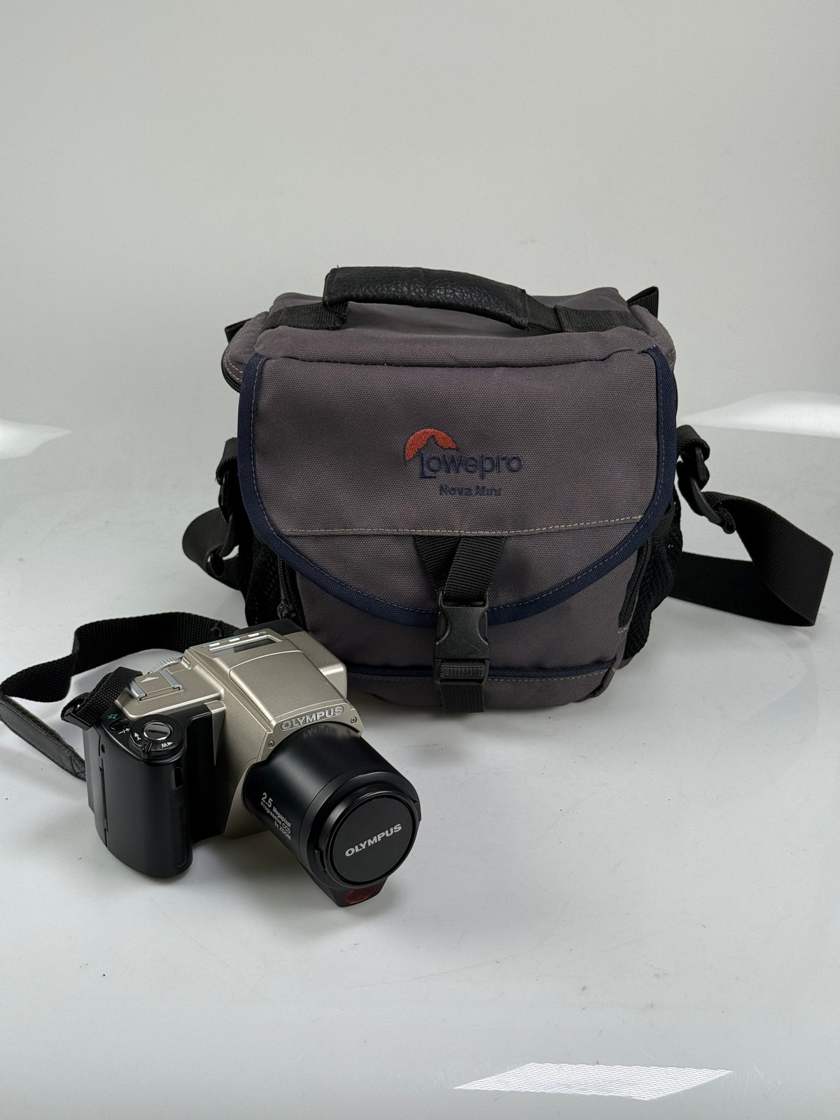 Olympus Camedia C-2500L Digital Camera with 9.2-28mm f2.8-3.9 zoom lens