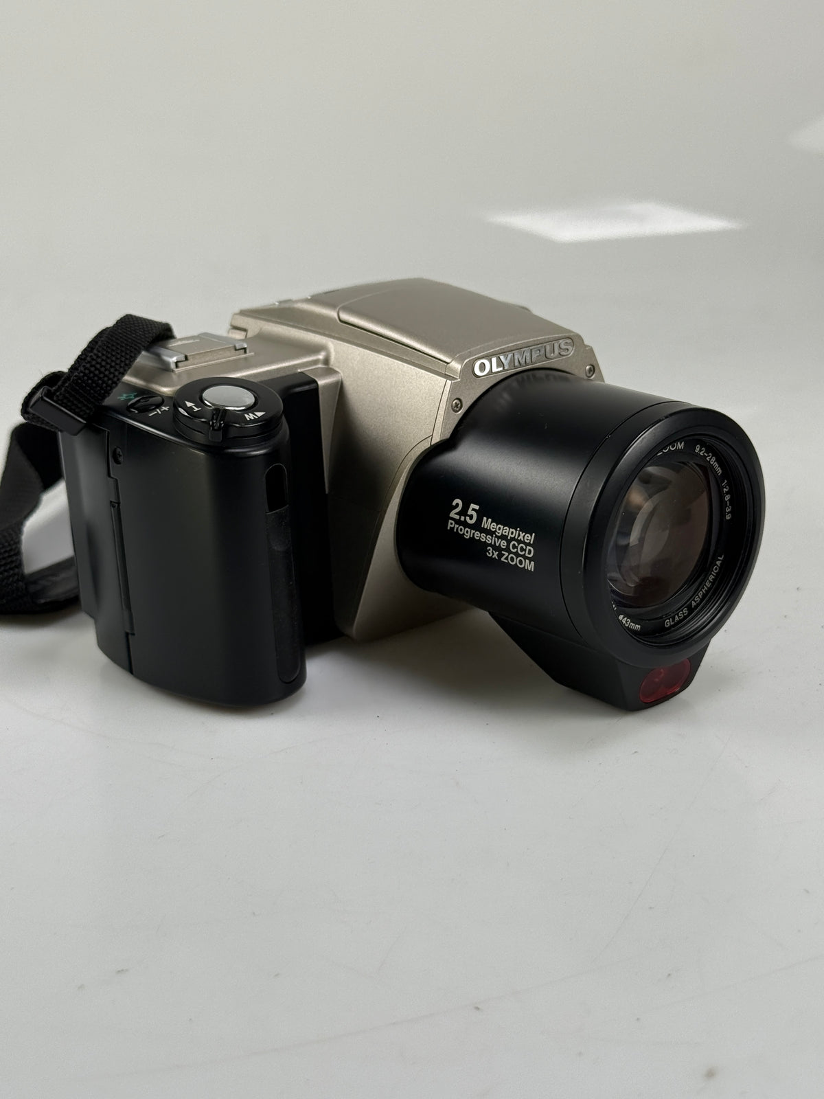 Olympus Camedia C-2500L Digital Camera with 9.2-28mm f2.8-3.9 zoom lens