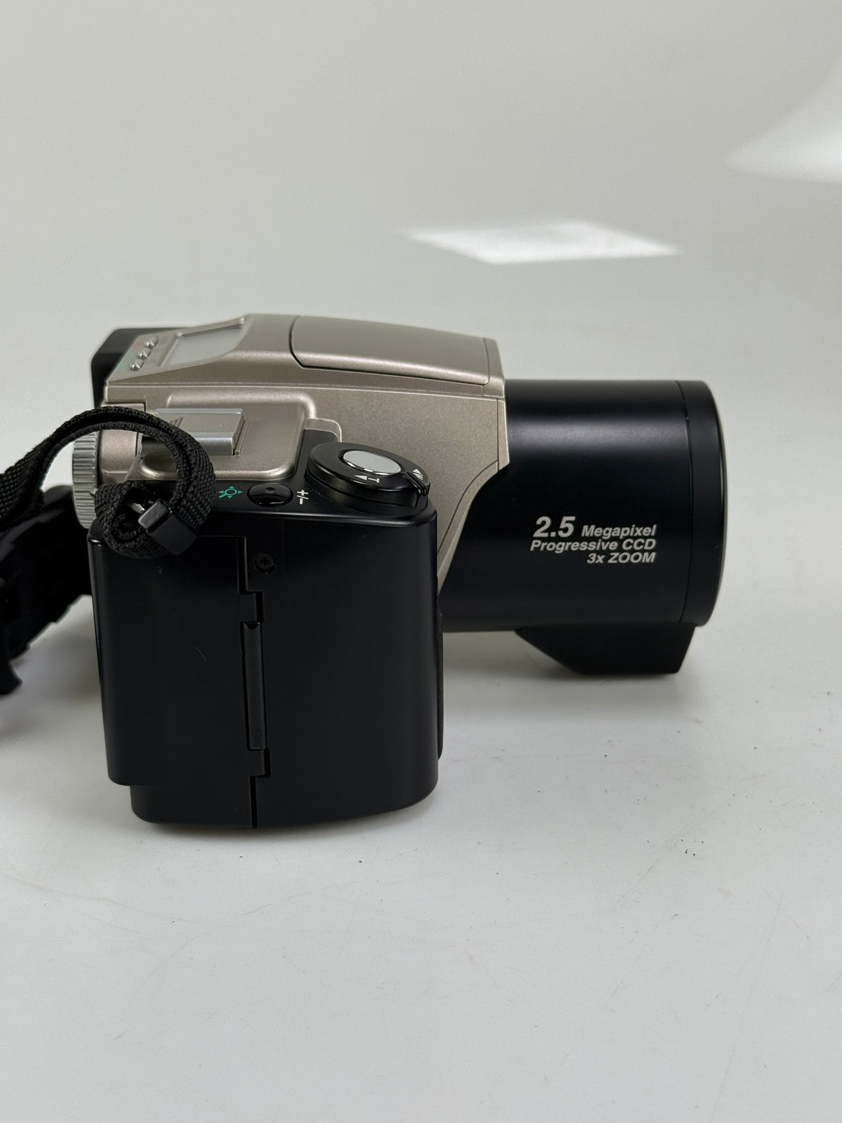 Olympus Camedia C-2500L Digital Camera with 9.2-28mm f2.8-3.9 zoom lens