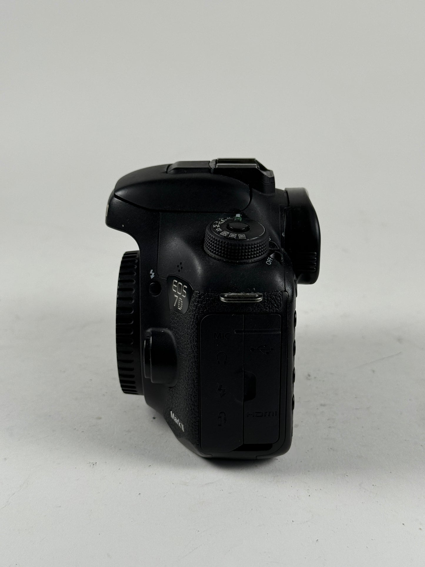 Canon EOS 7D mark II 20.2MP Digital SLR Camera Body