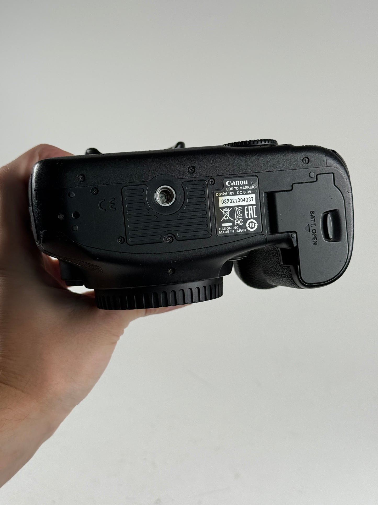 Canon EOS 7D mark II 20.2MP Digital SLR Camera Body
