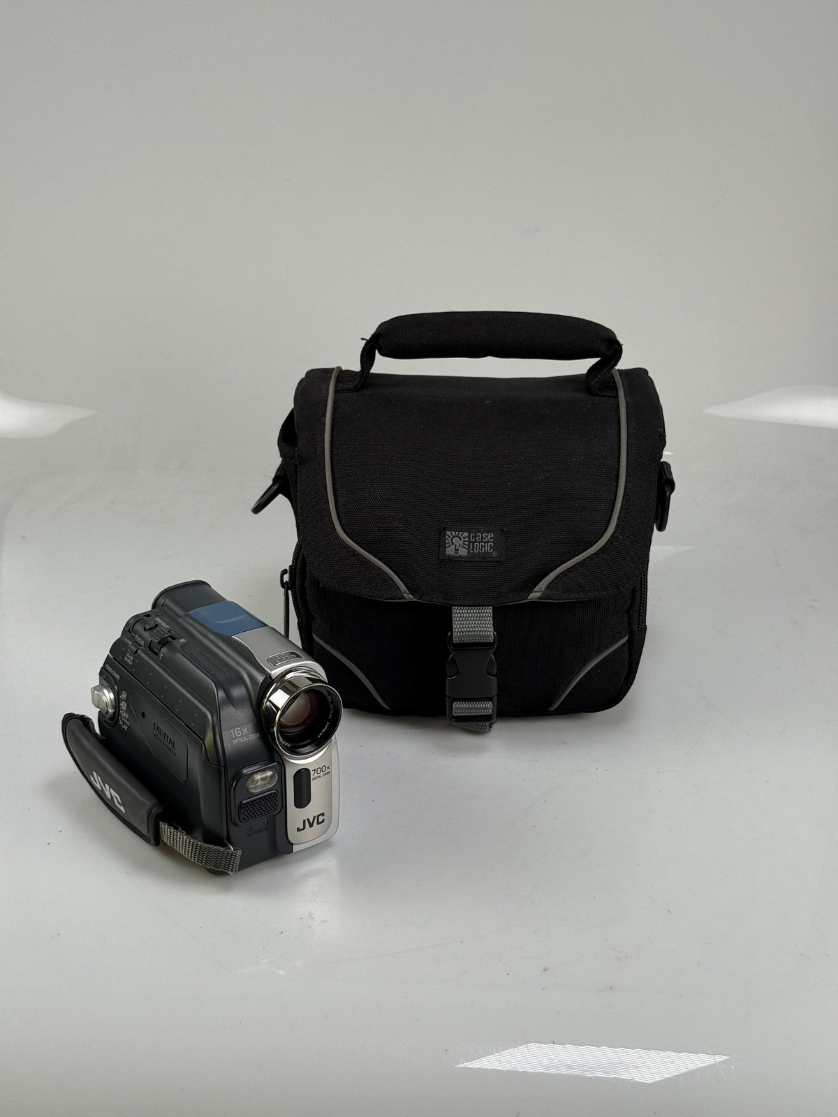JVC GR-D33U MiniDV Digital Video Camera Camcorder Silver Blue