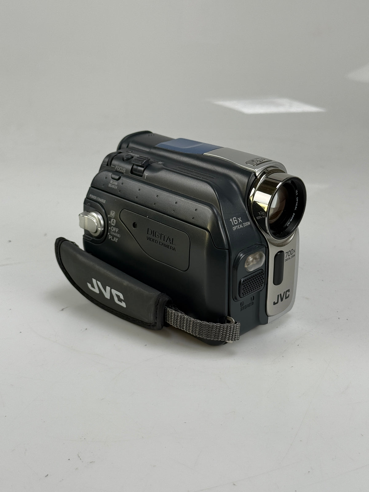 JVC GR-D33U MiniDV Digital Video Camera Camcorder Silver Blue