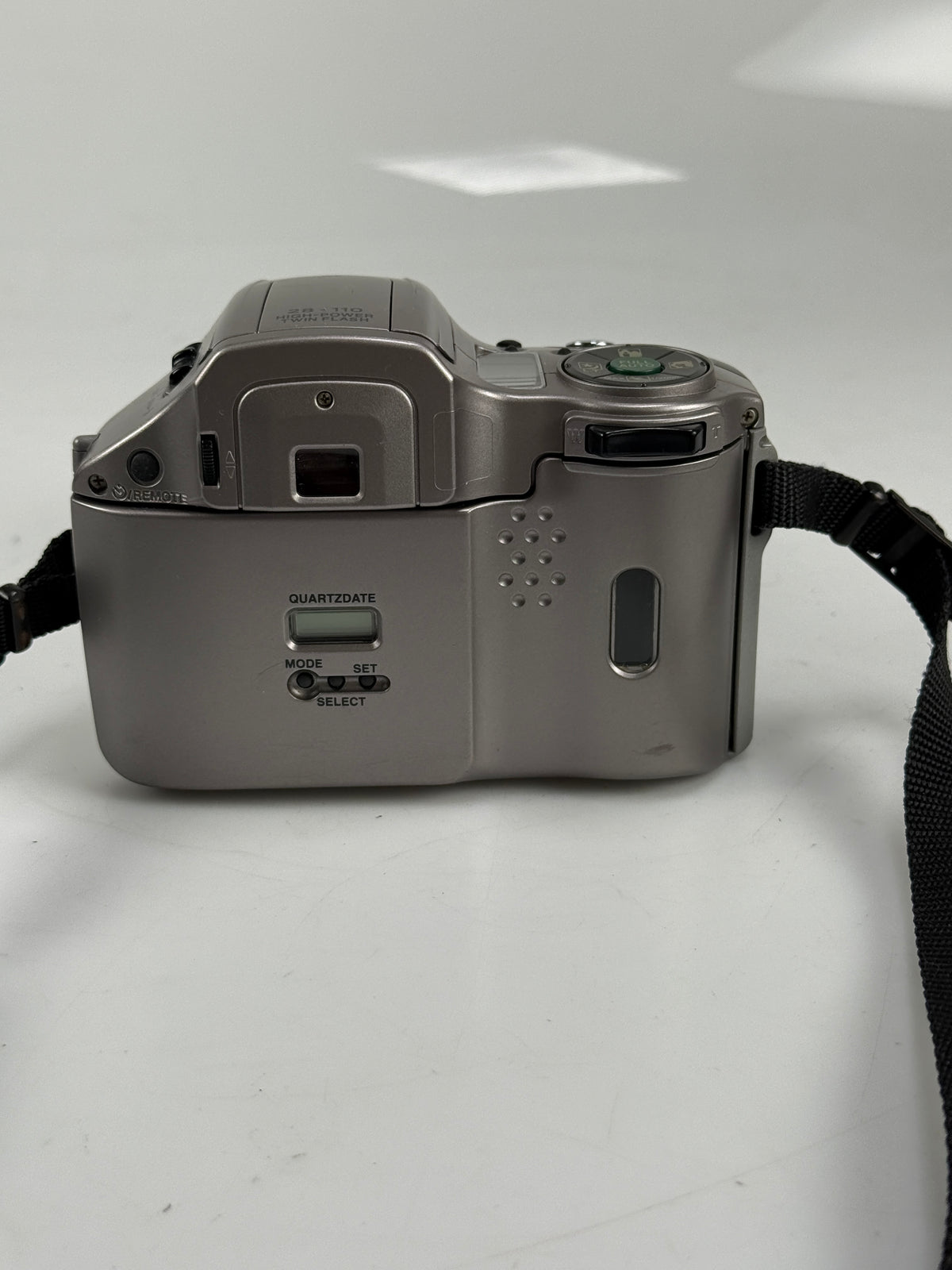Olympus 35mm Film Camera IS-20 Quartzdate SLR 4X Zoom 52mm Lens Auto 28-110mm