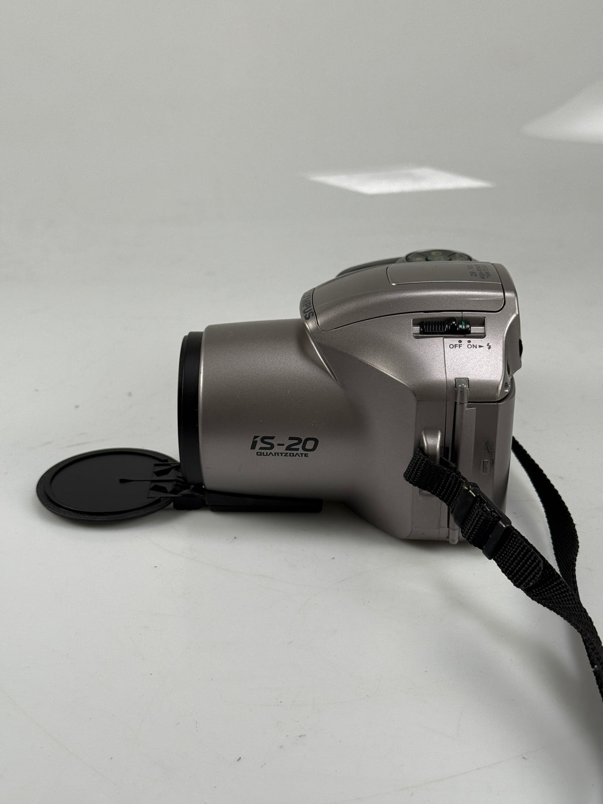 Olympus 35mm Film Camera IS-20 Quartzdate SLR 4X Zoom 52mm Lens Auto 28-110mm