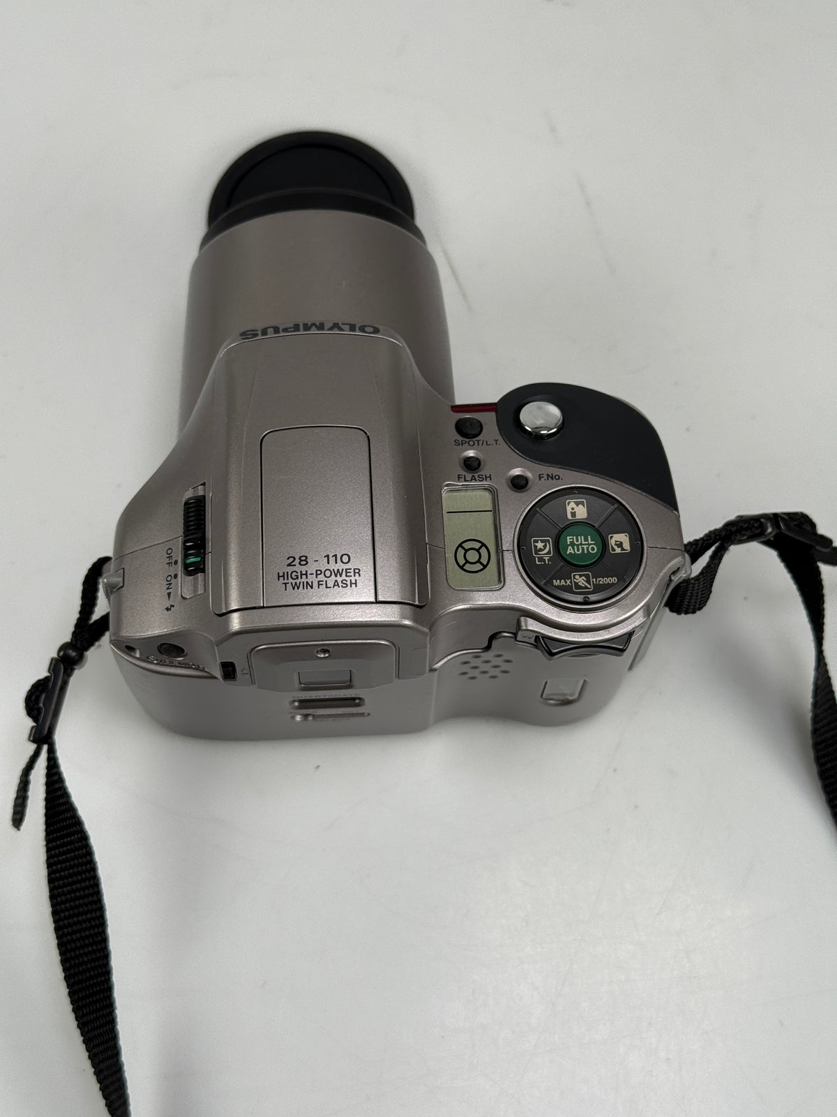 Olympus 35mm Film Camera IS-20 Quartzdate SLR 4X Zoom 52mm Lens Auto 28-110mm