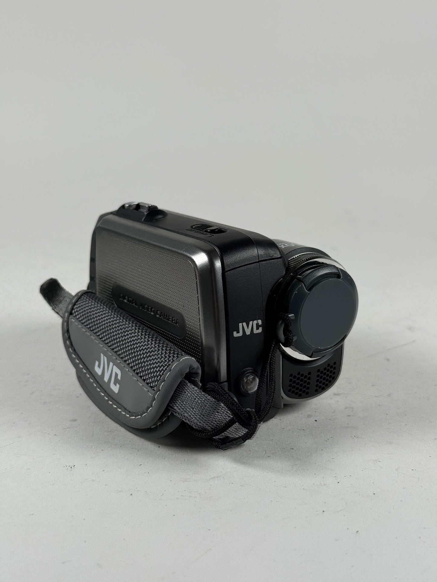 JVC GR-D870U MiniDV Digital Camcorder