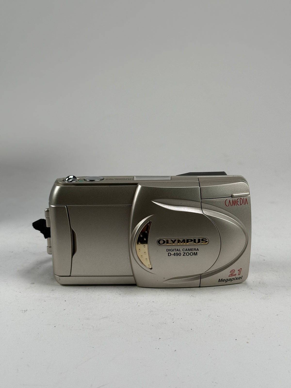 Olympus Camedia D-490 Zoom 2.1MP Digital Point & Shoot Camera