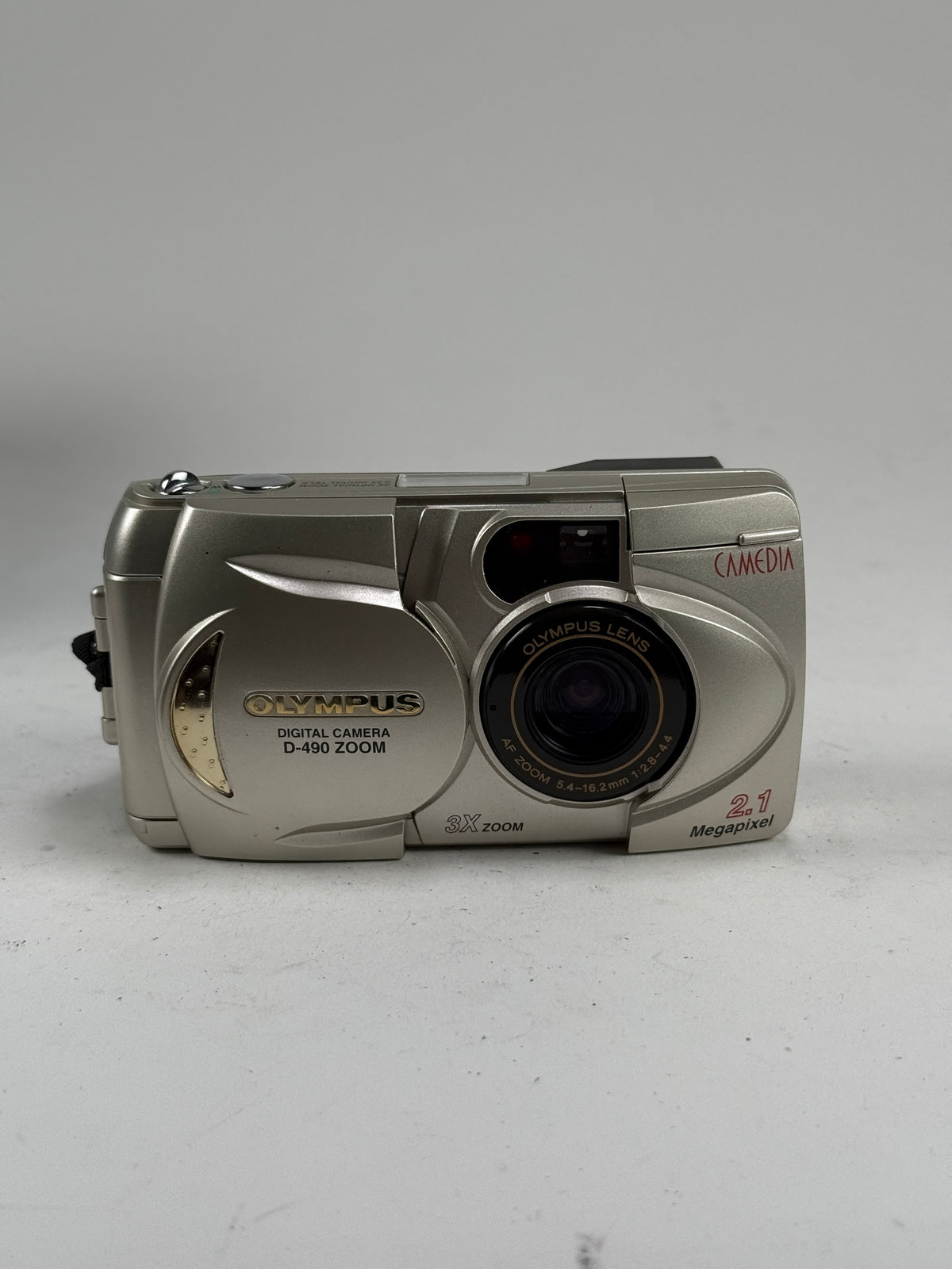 Olympus Camedia D-490 Zoom 2.1MP Digital Point & Shoot Camera