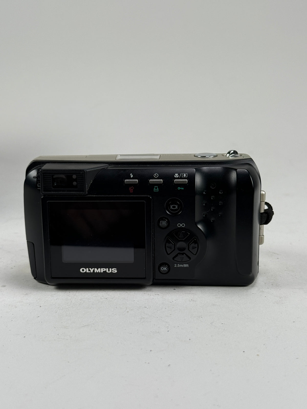 Olympus Camedia D-490 Zoom 2.1MP Digital Point & Shoot Camera