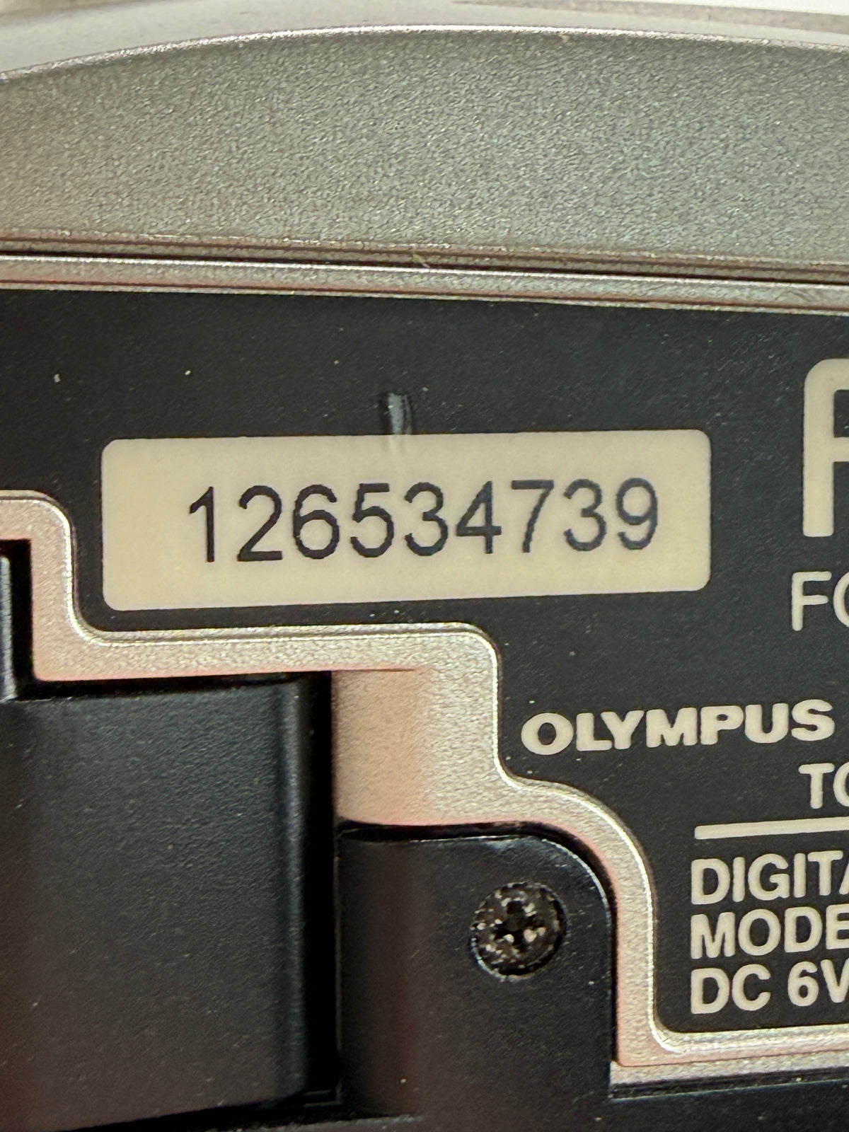 Olympus Camedia D-490 Zoom 2.1MP Digital Point & Shoot Camera