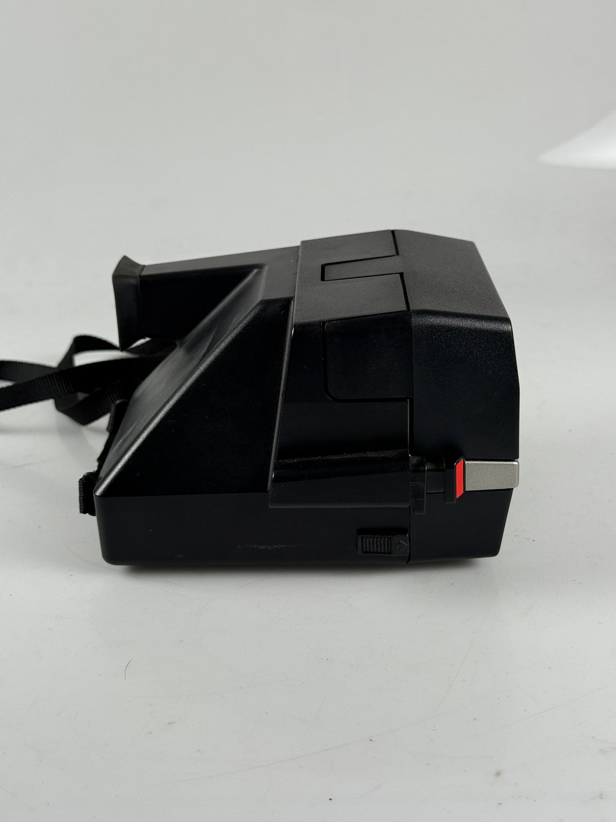 Polaroid Sun 600 AutoFocus Instant Film Camera w/ case