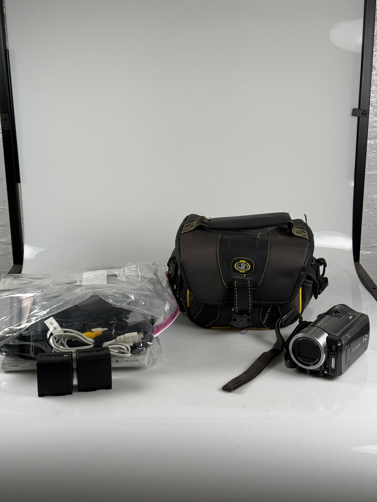 Canon VIXIA HF100 Full HD 1080p AVCHD Flash Camcorder