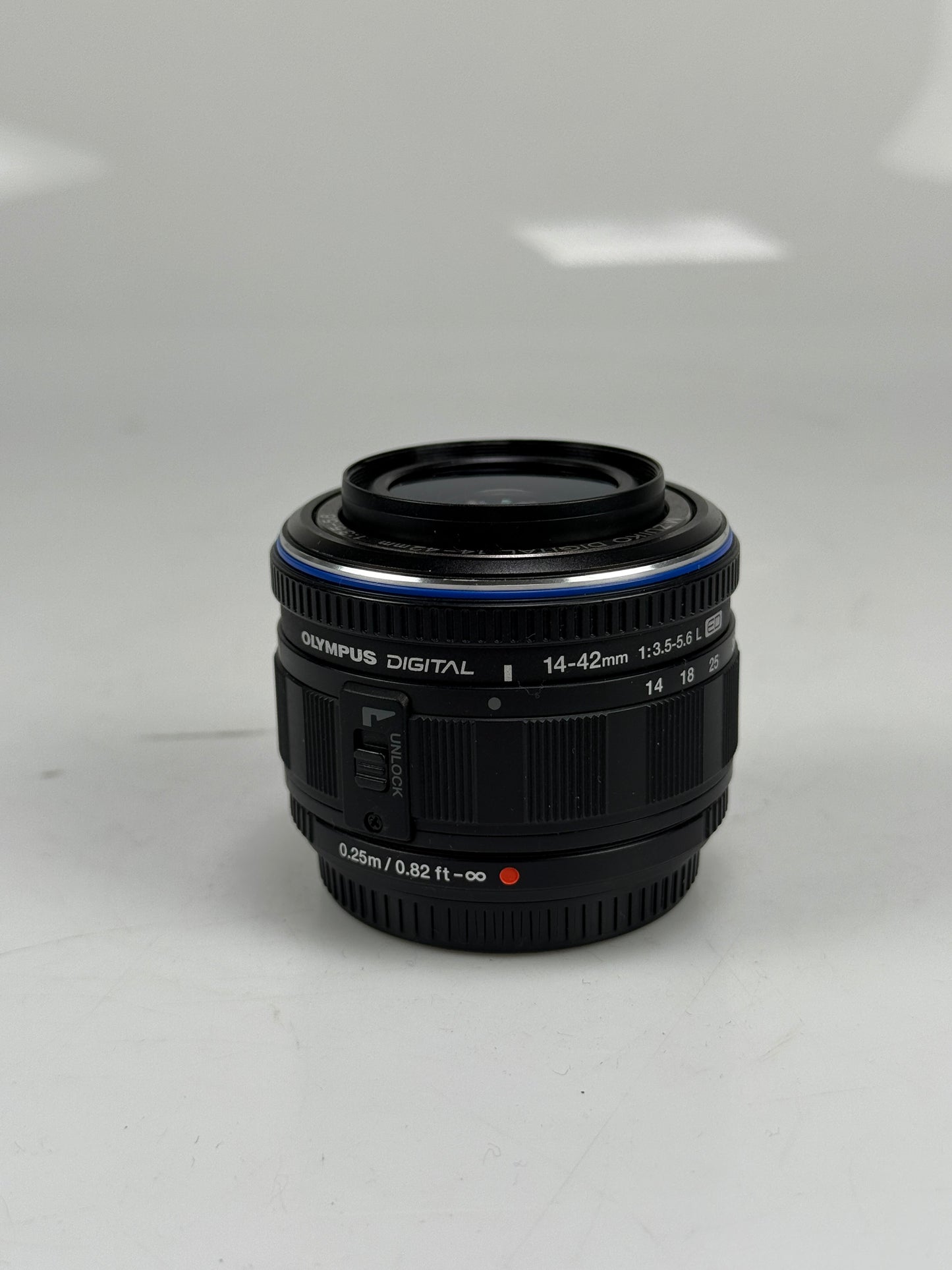Olympus Digital 14-42mm f3.5-5.6 M.Zuiko L ED Lens Micro 4/3 MFT