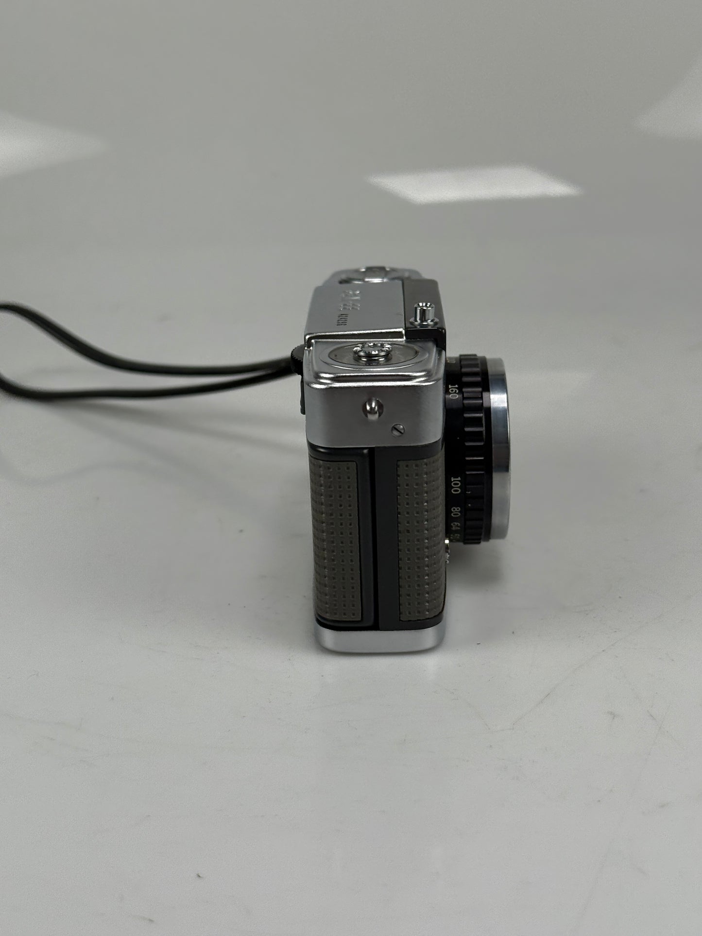 OLYMPUS PEN EE Half Flame Film Camera 2.8cm f3.5