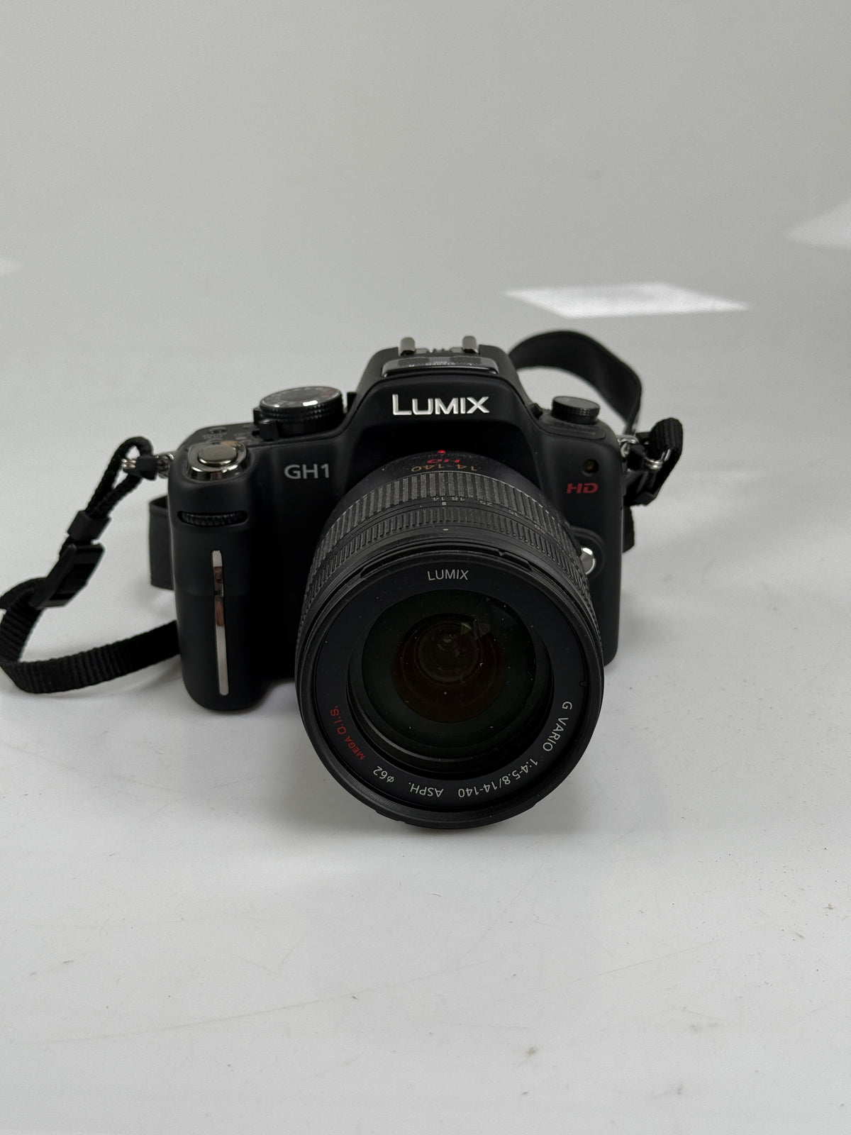 Panasonic LUMIX DMC-GH1 Black 12.1MP 14-140mm f4.5-5.8 Lens