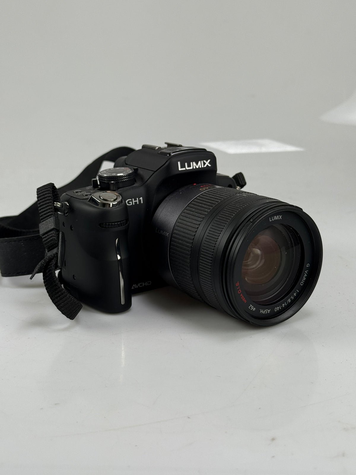 Panasonic LUMIX DMC-GH1 Black 12.1MP 14-140mm f4.5-5.8 Lens
