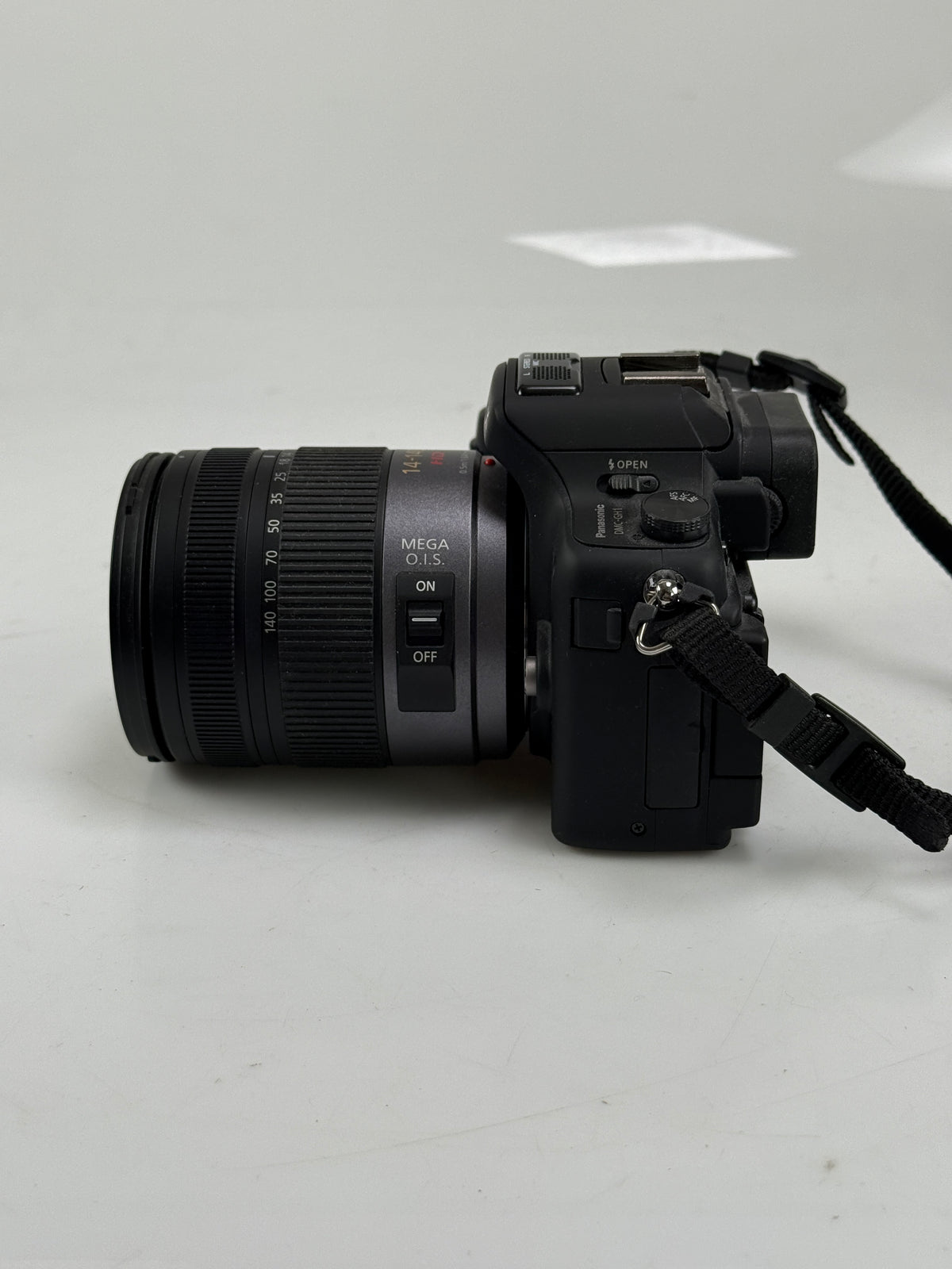 Panasonic LUMIX DMC-GH1 Black 12.1MP 14-140mm f4.5-5.8 Lens