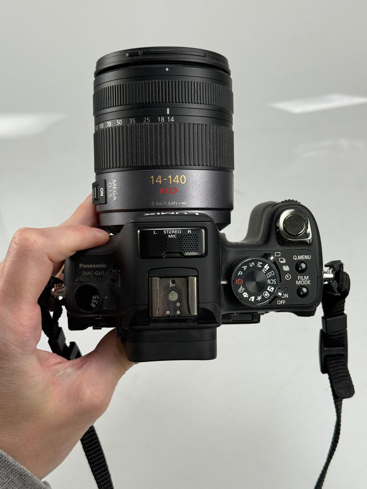 Panasonic LUMIX DMC-GH1 Black 12.1MP 14-140mm f4.5-5.8 Lens