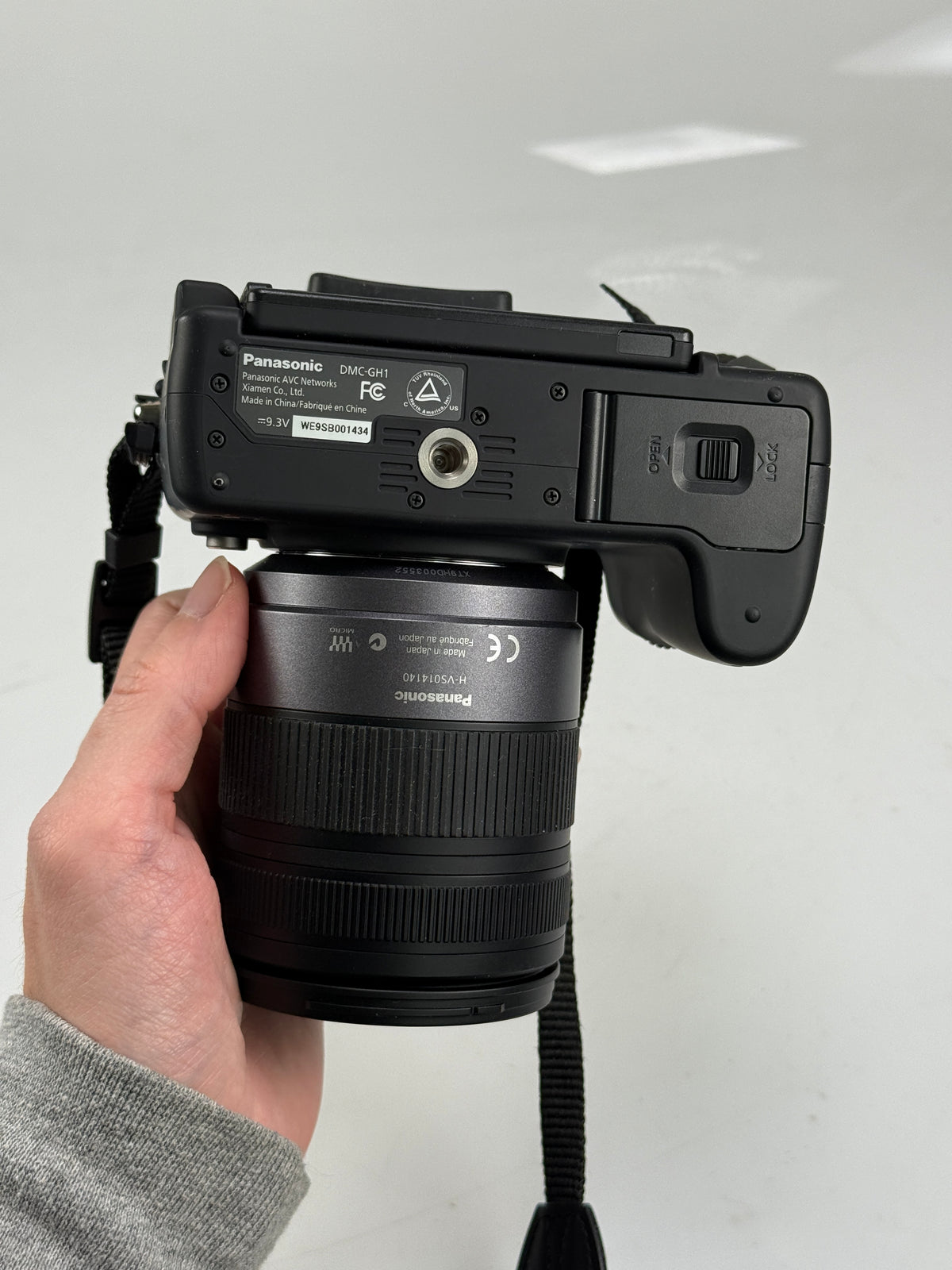 Panasonic LUMIX DMC-GH1 Black 12.1MP 14-140mm f4.5-5.8 Lens