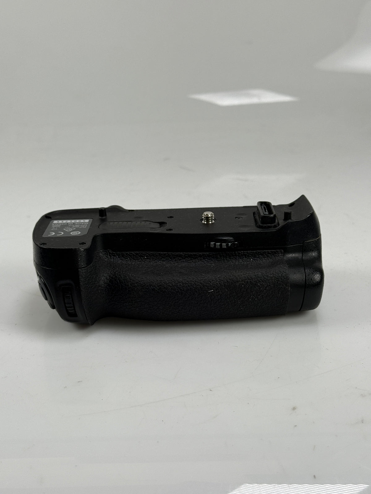Genuine OEM Nikon MB-D18 Multi Power Battery Pack Grip for D850