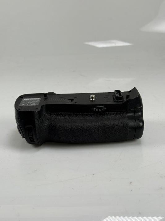 Genuine OEM Nikon MB-D18 Multi Power Battery Pack Grip for D850
