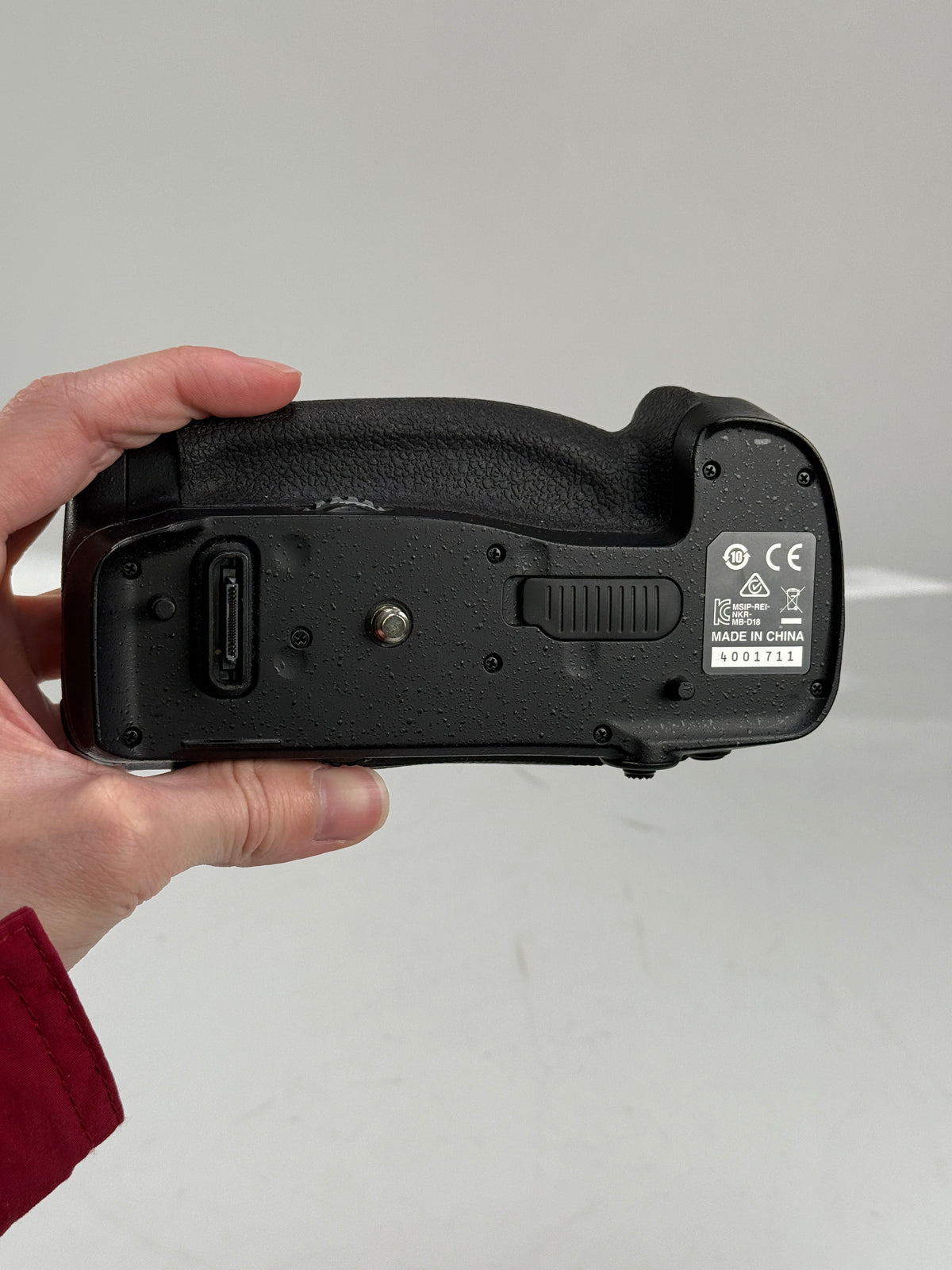 Genuine OEM Nikon MB-D18 Multi Power Battery Pack Grip for D850