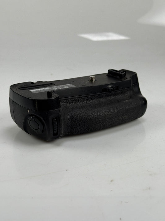 Genuine OEM Nikon MB-D16 Multi Power Battery Pack Grip for D750