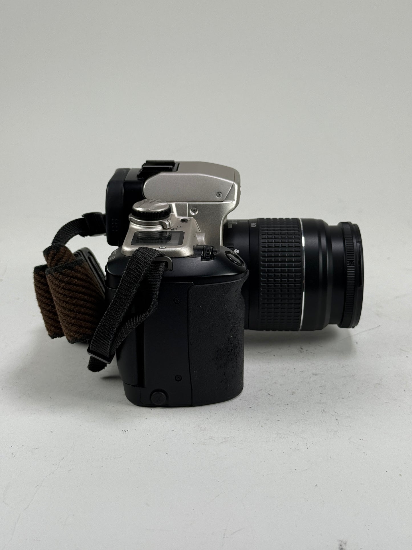 Canon EOS ELAN II Eye Control  Film SLR Camera w/ 28-80mm lens kit