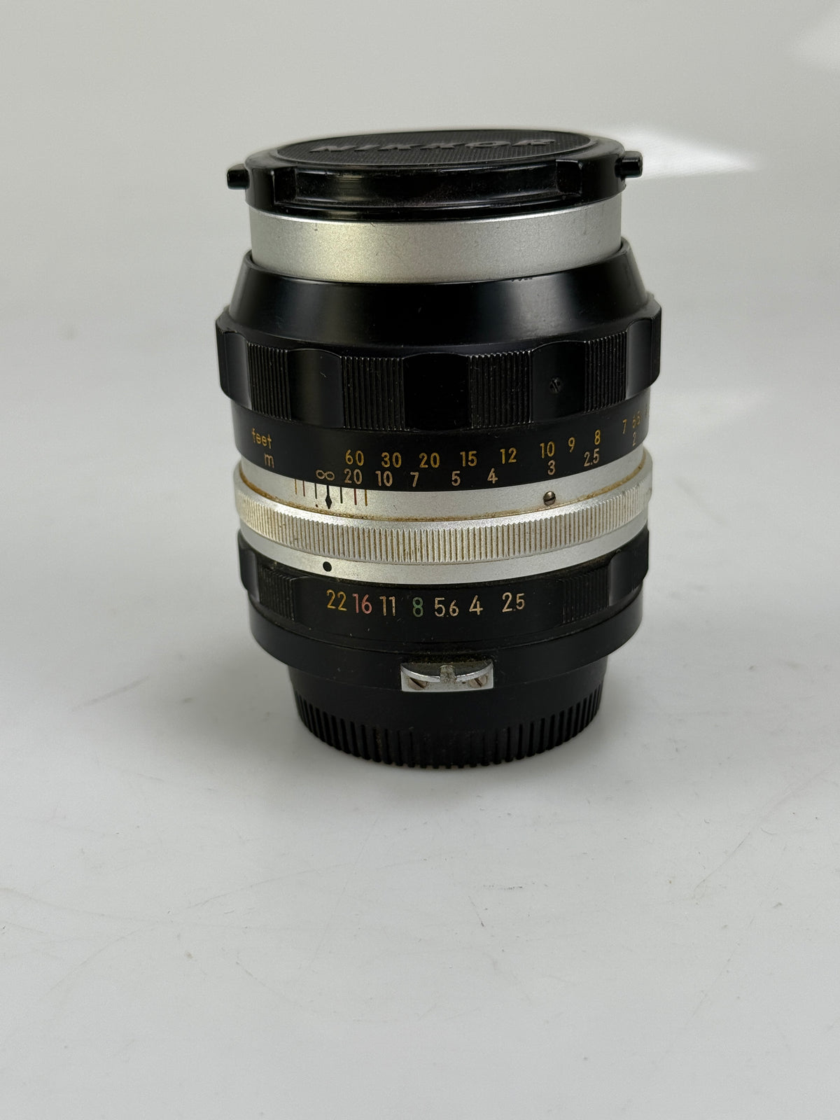 Nikon Nikkor-P 10.5cm 105mm F2.5 Non AI Feet Lens