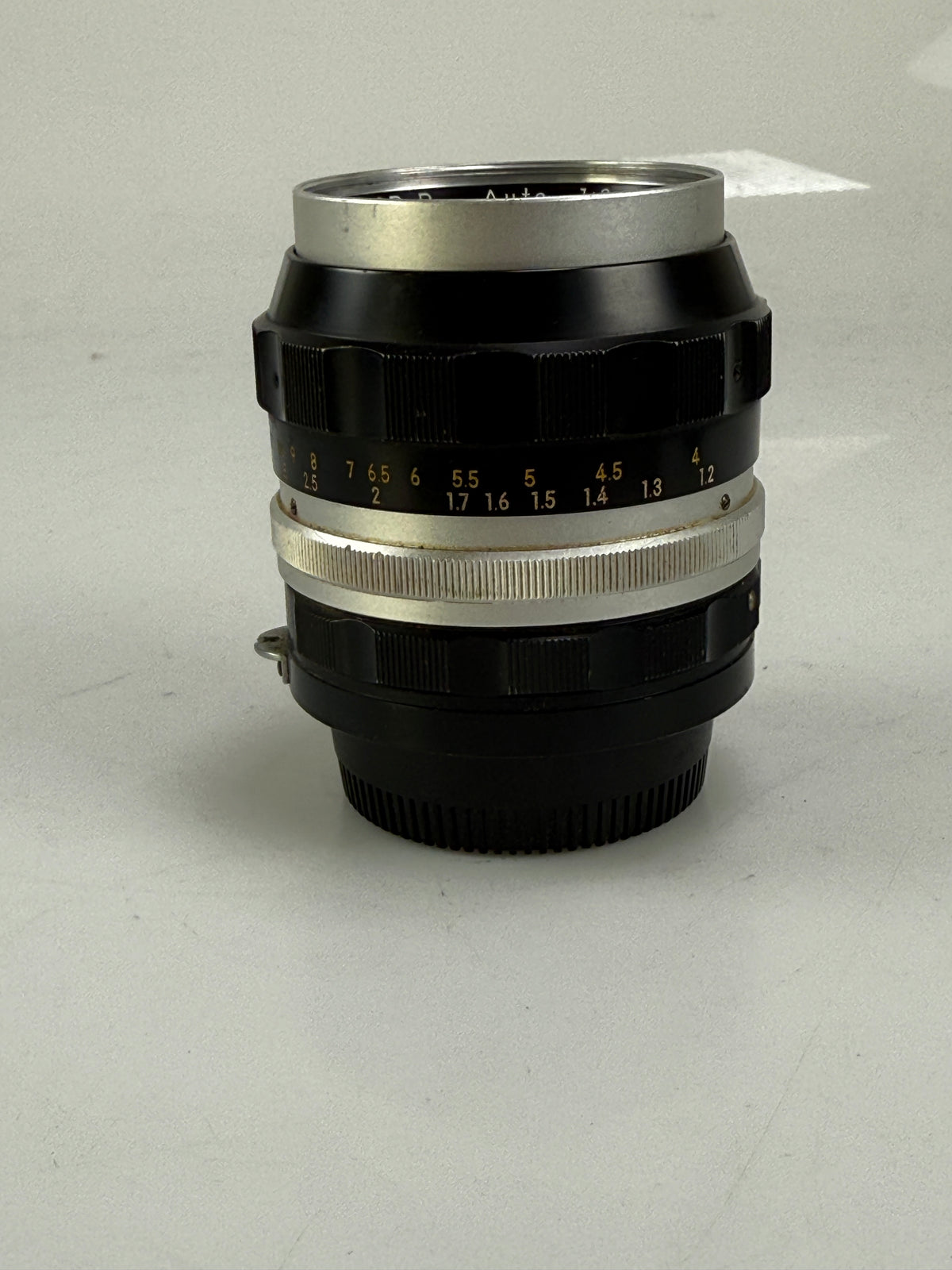 Nikon Nikkor-P 10.5cm 105mm F2.5 Non AI Feet Lens