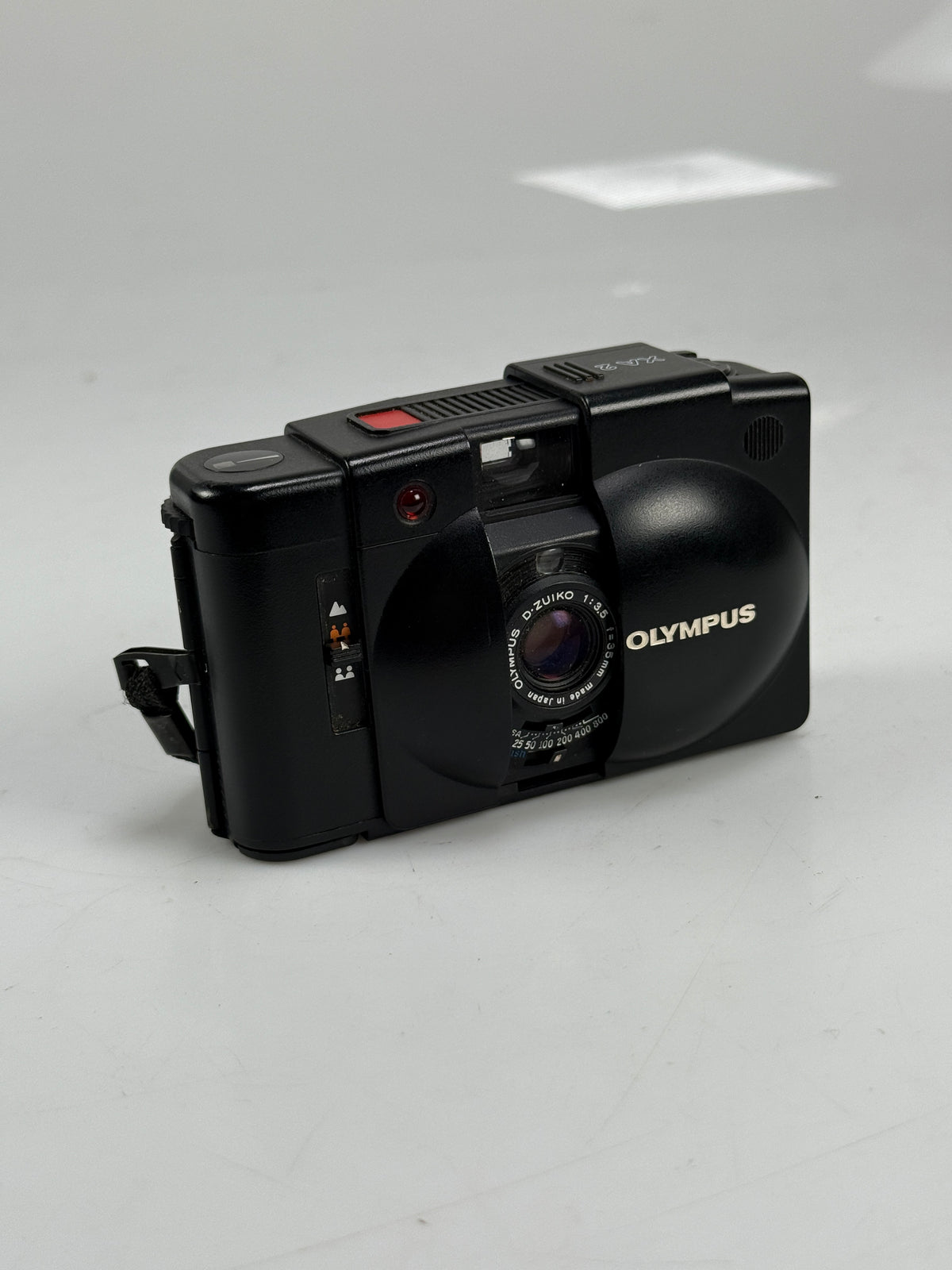Olympus XA2 35mm Rangefinder Camera 35mm f3.5