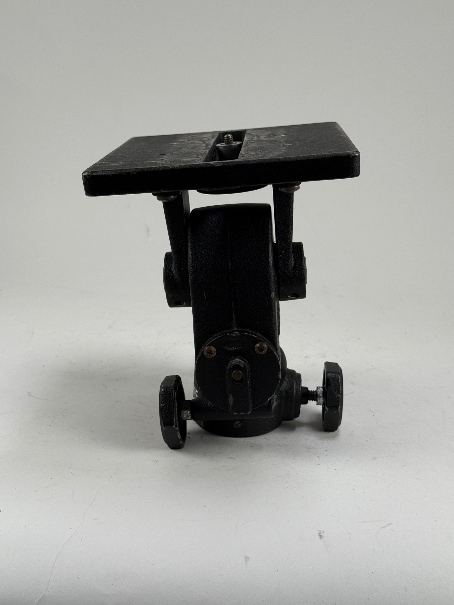 Majestic Model 1901 Heavy Duty Geared Tripod Head