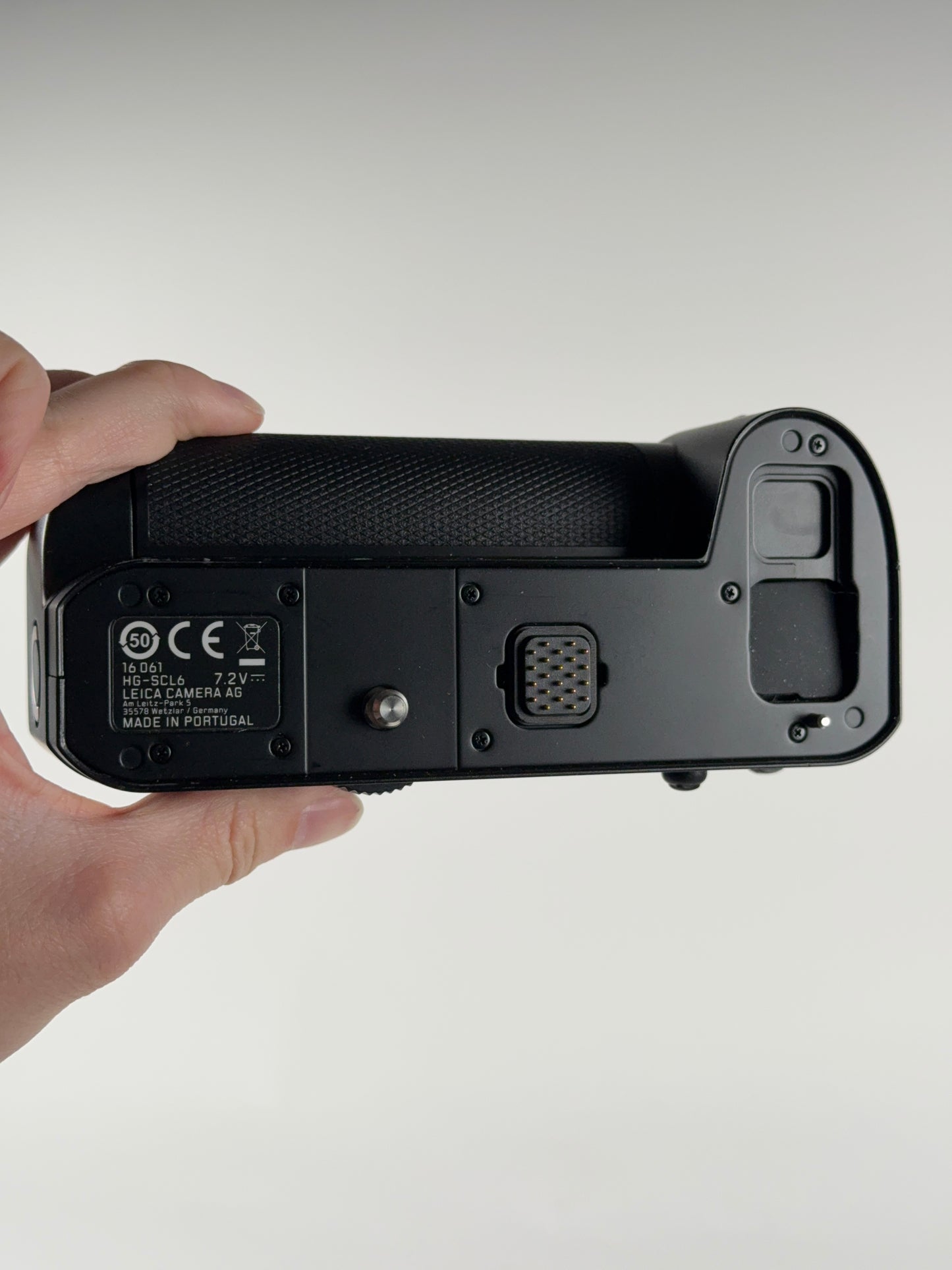 Leica HG-SCL6 Multi-Function Handgrip for SL2 16061