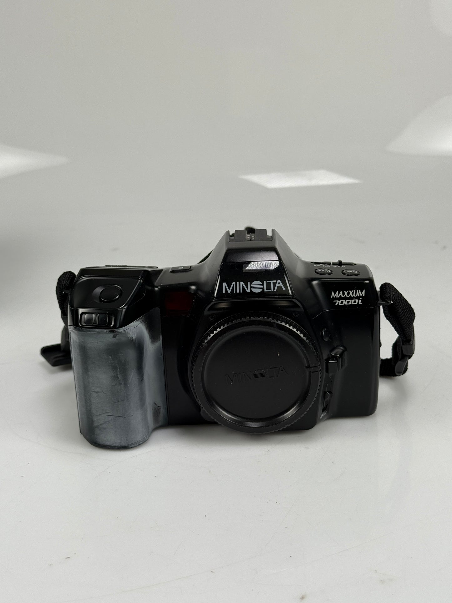 Minolta Maxxum 7000i 35mm SLR Camera kit with 2 lenses, flash
