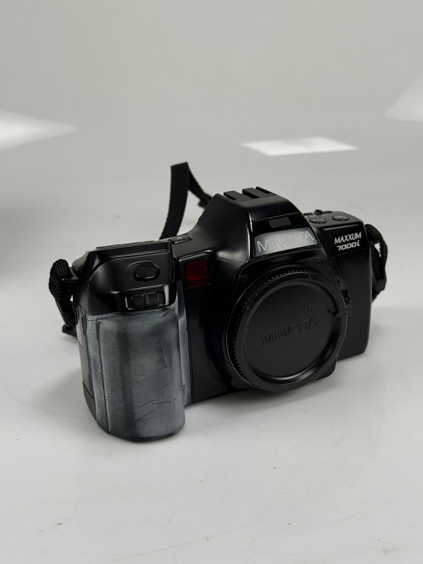Minolta Maxxum 7000i 35mm SLR Camera kit with 2 lenses, flash