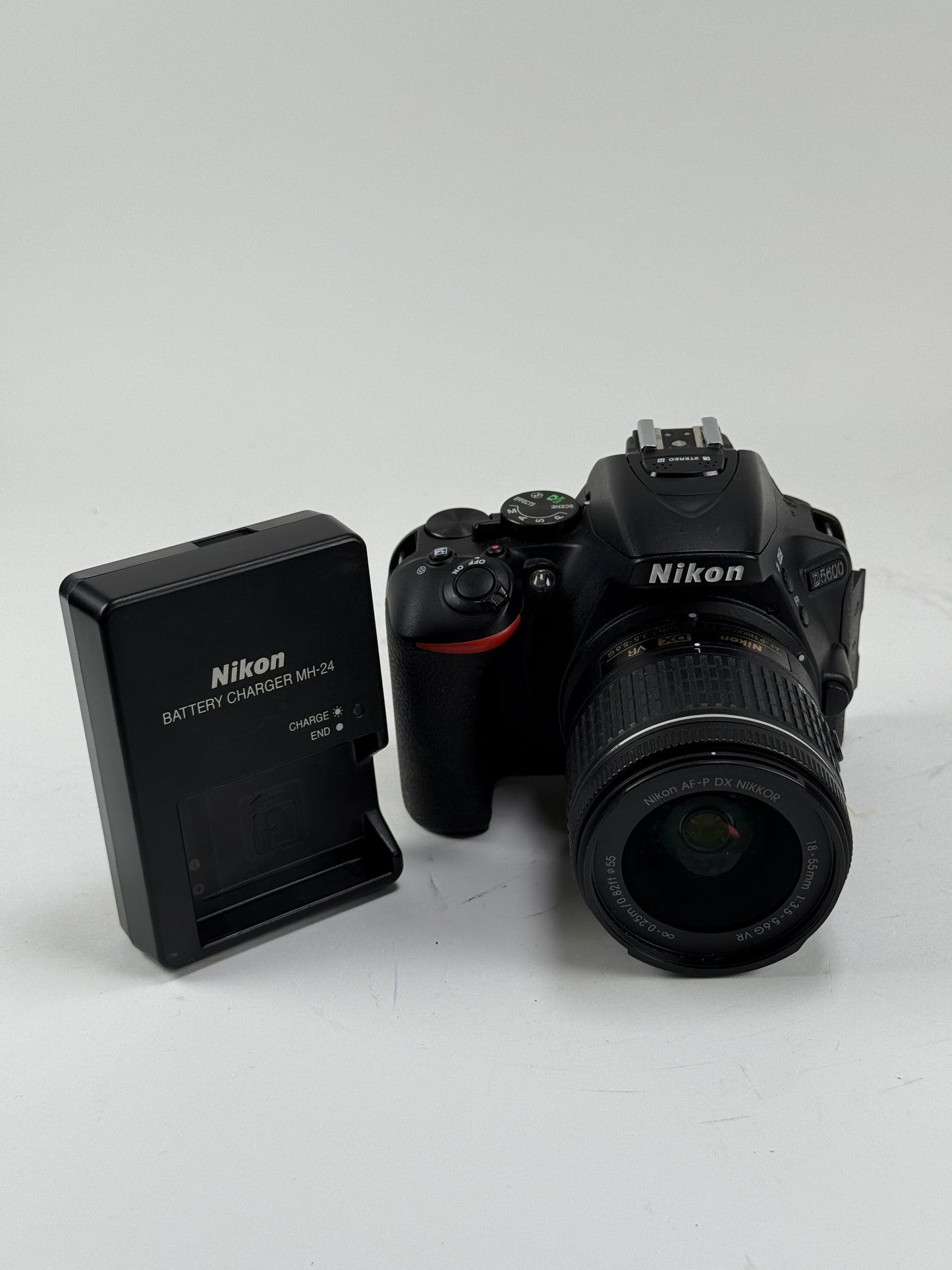 Nikon D5600 DSLR 24.2MP Digital Camera Body lens with 18-55mm kit