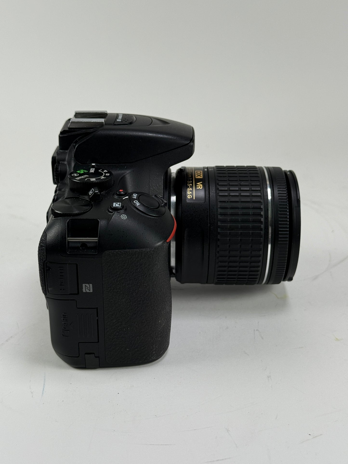 Nikon D5600 DSLR 24.2MP Digital Camera Body lens with 18-55mm kit