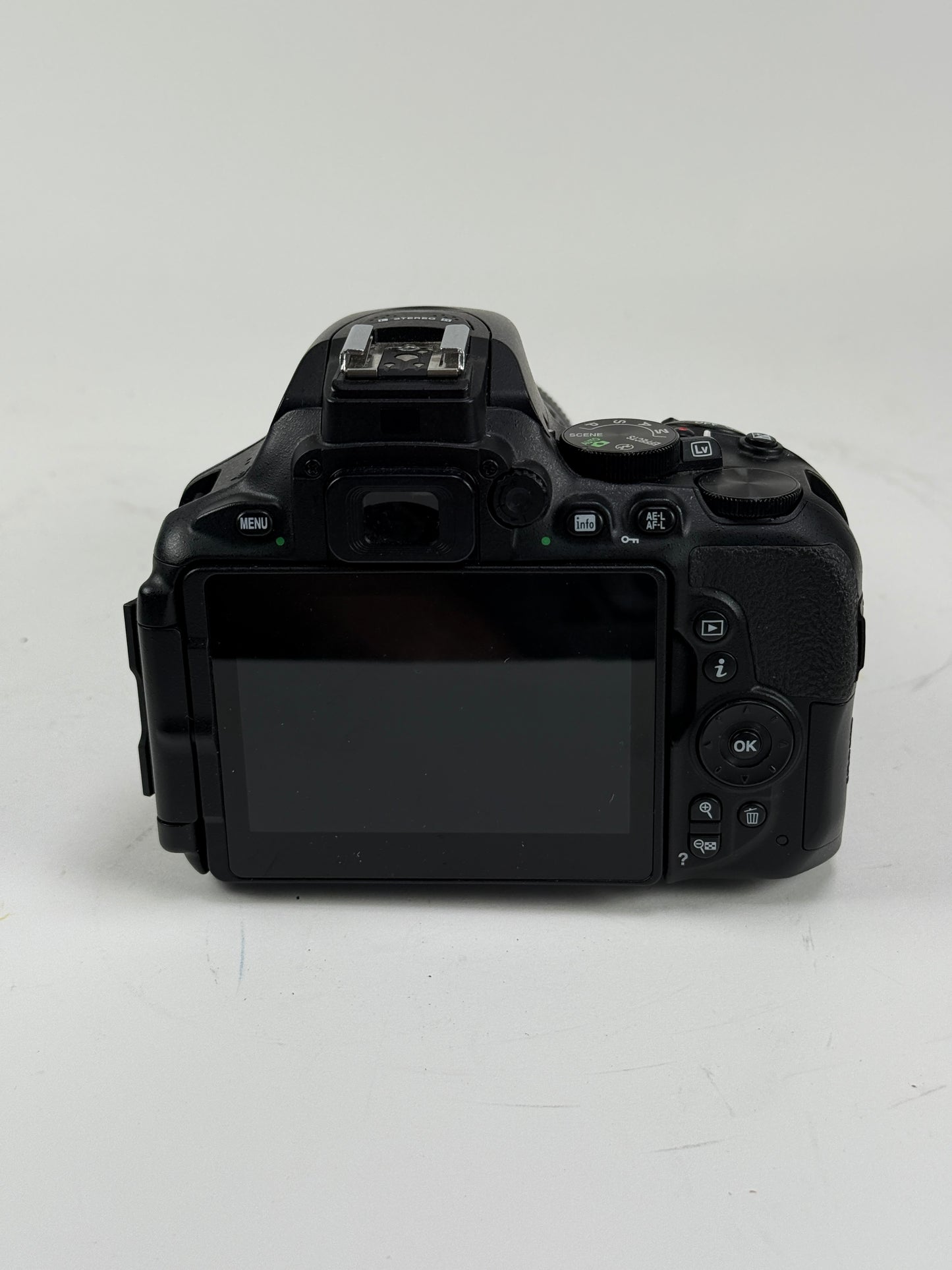 Nikon D5600 DSLR 24.2MP Digital Camera Body lens with 18-55mm kit