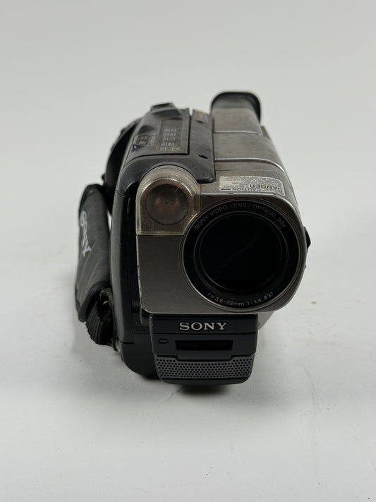 Sony Camcorder CCD-TRV37 Silver Vintage Handycam Vision 200x Zoom