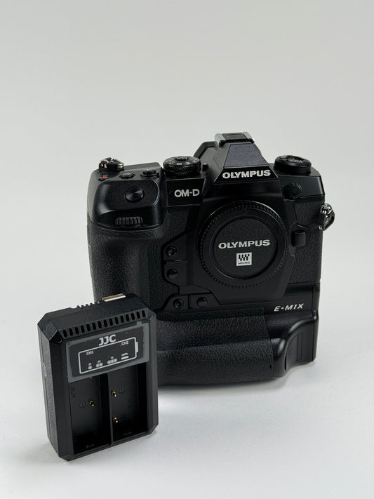 Olympus OM-D E-M1X Mirrorless Digital Camera