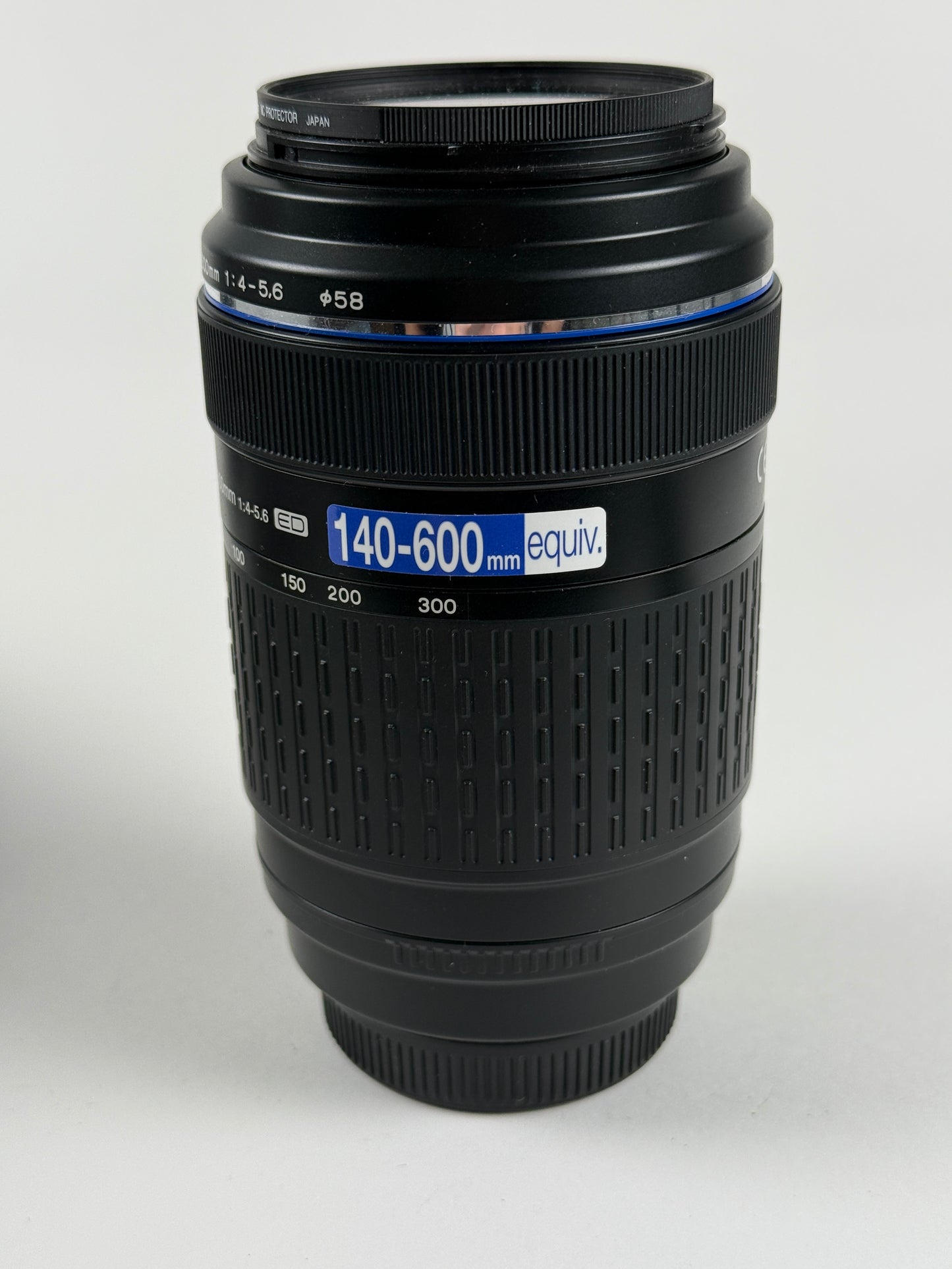 Olympus Zuiko Digital ED 70-300mm F4-5.6 for Four Thirds w/Hood