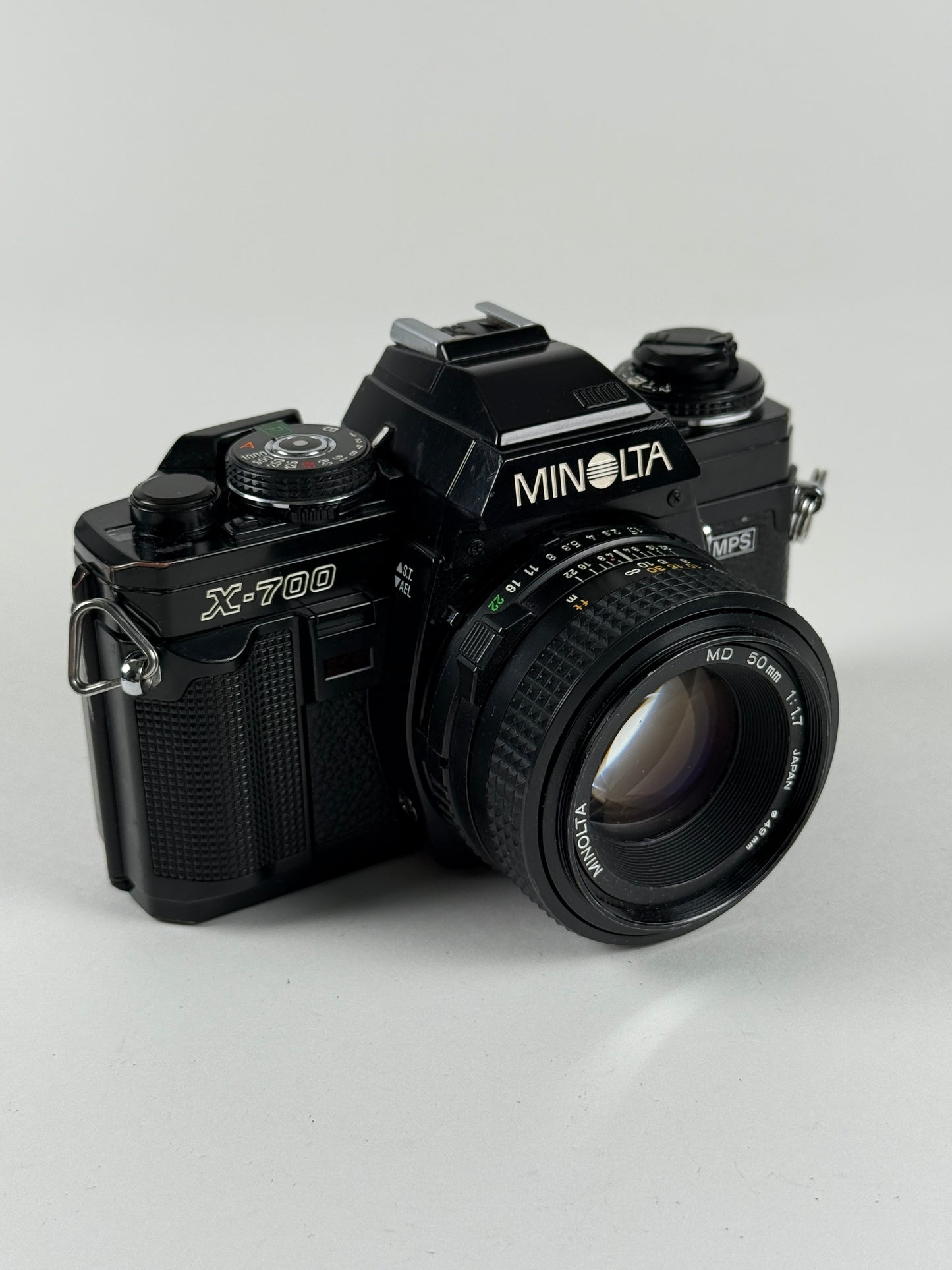 Minolta X-700 SLR Film Camera kit w/ MD 50mm f1.7 lens