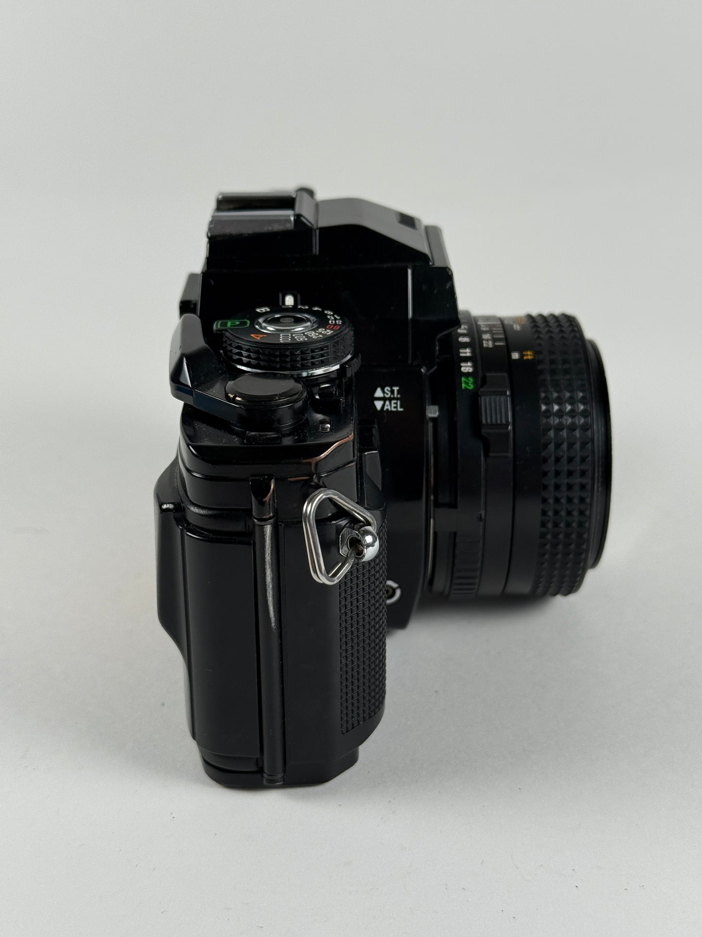 Minolta X-700 SLR Film Camera kit w/ MD 50mm f1.7 lens