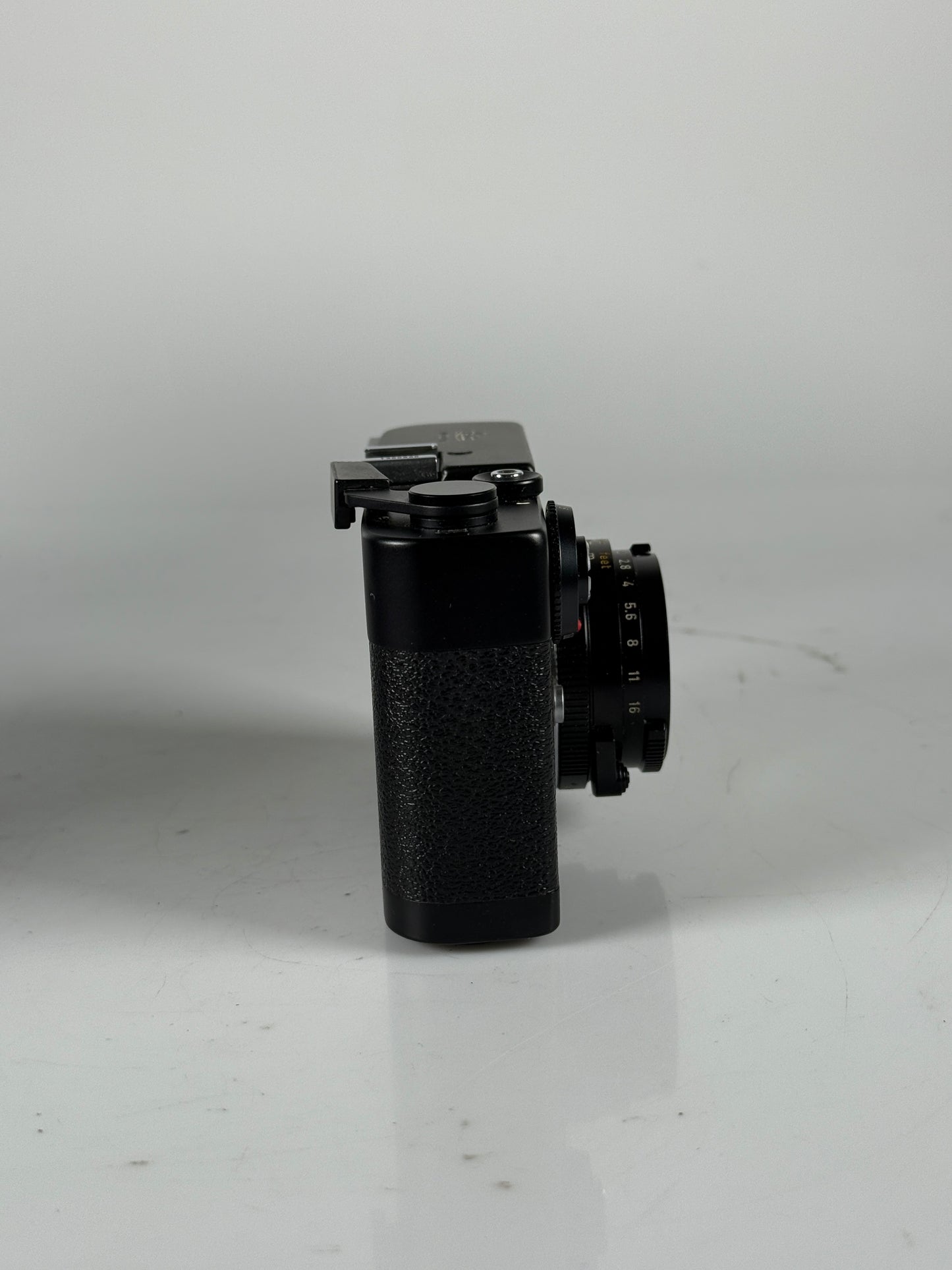 Leica CL Rangfinder film camera with 40mm f2 summicron lens