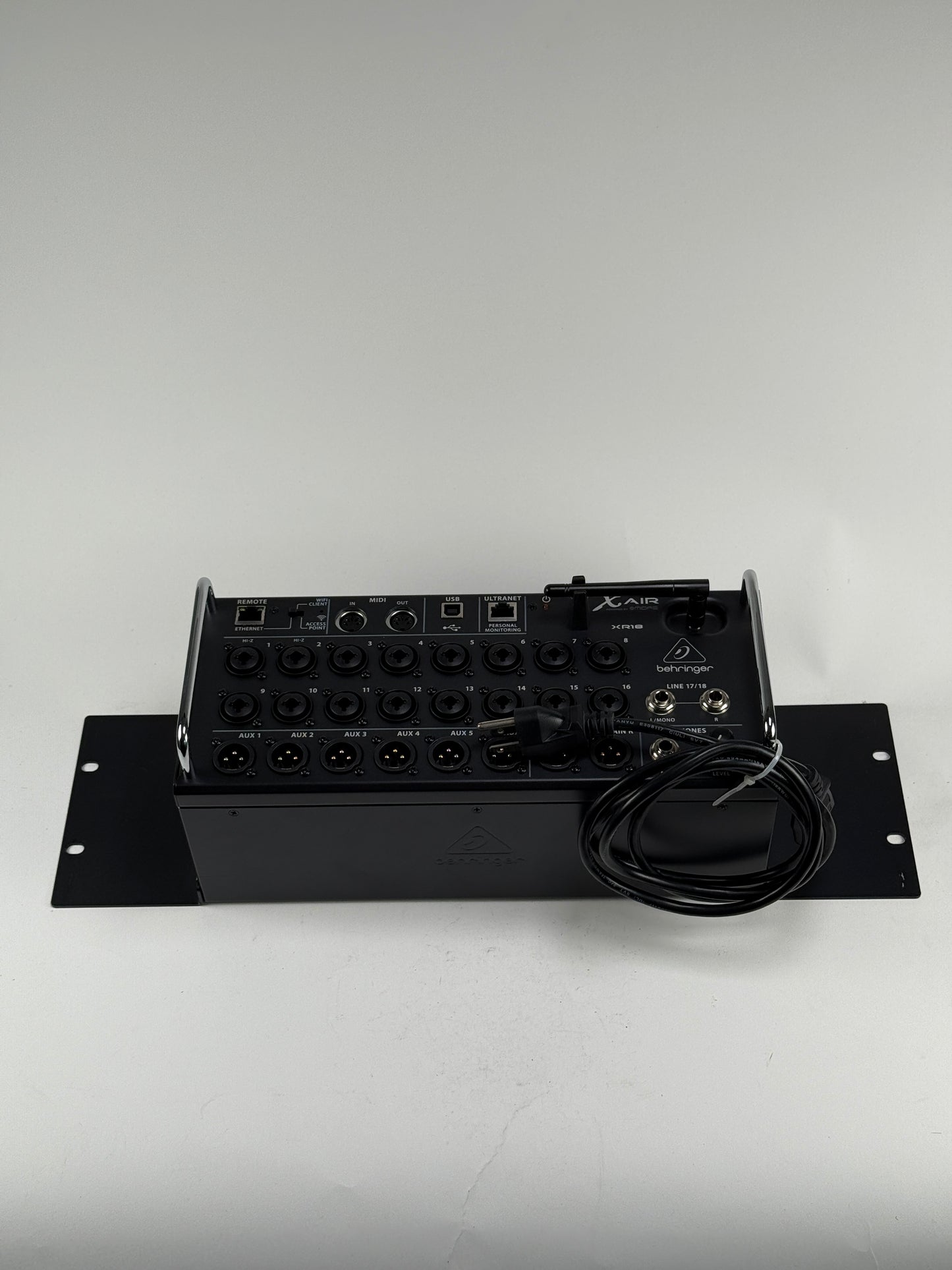 Behringer X AIR XR18 18-Channel, 12-Bus Digital Mixer