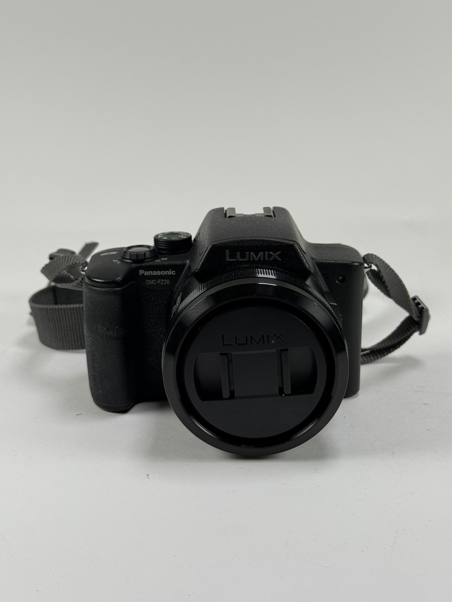 Panasonic Lumix DMC-FZ20 Digital Bridge Camera Working w/ 12x Zoom Lens
