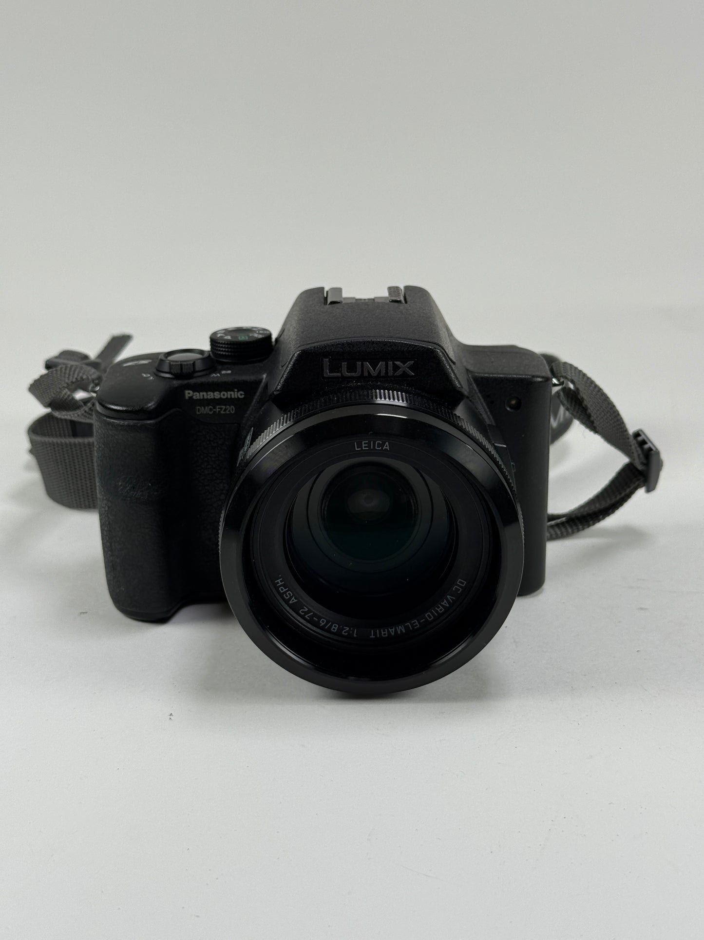 Panasonic Lumix DMC-FZ20 Digital Bridge Camera Working w/ 12x Zoom Lens