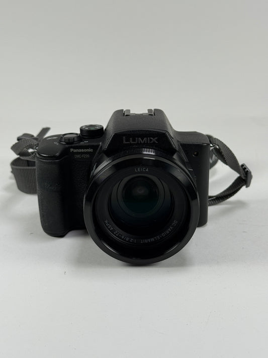 Panasonic Lumix DMC-FZ20 Digital Bridge Camera Working w/ 12x Zoom Lens
