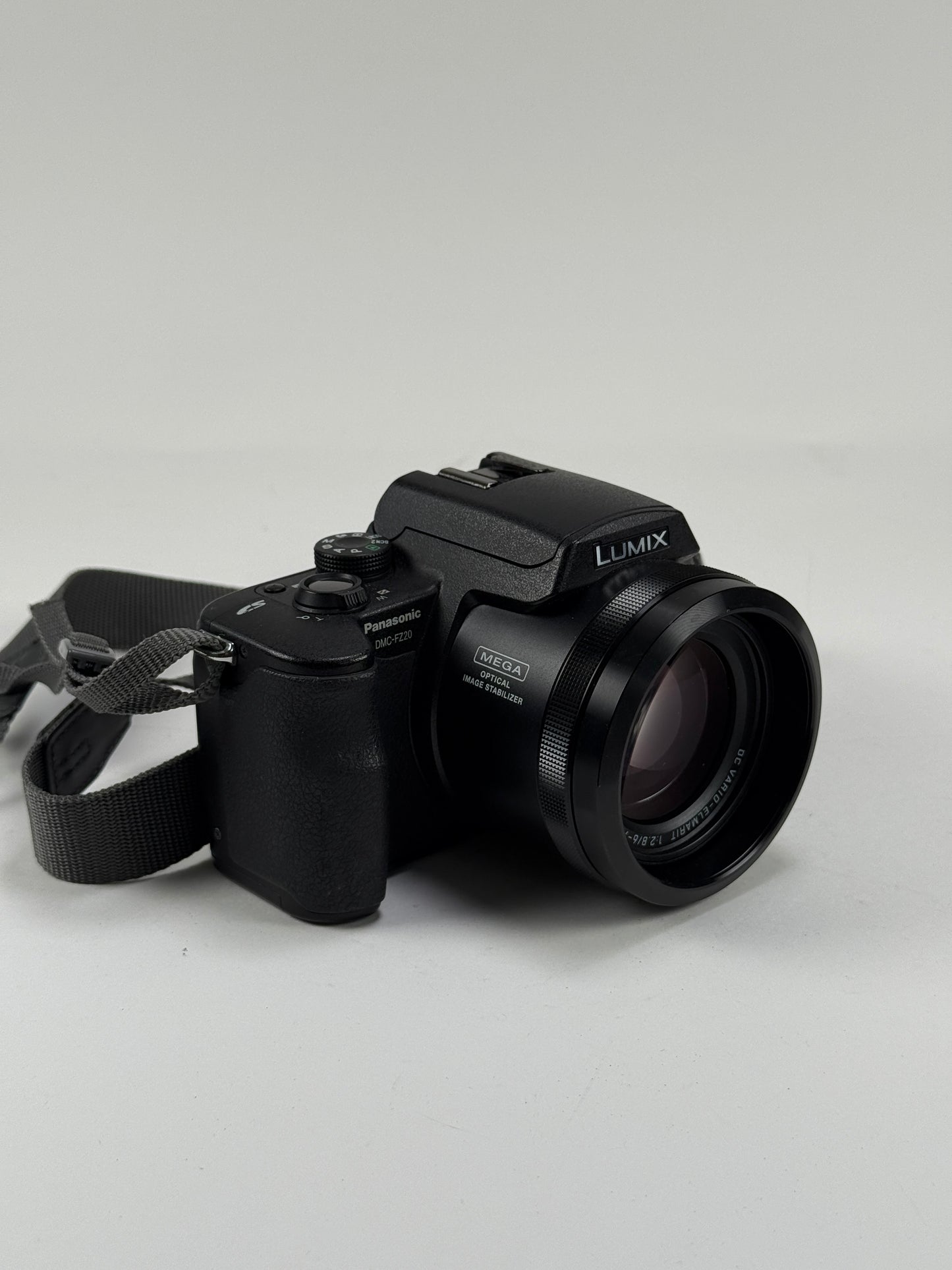 Panasonic Lumix DMC-FZ20 Digital Bridge Camera Working w/ 12x Zoom Lens